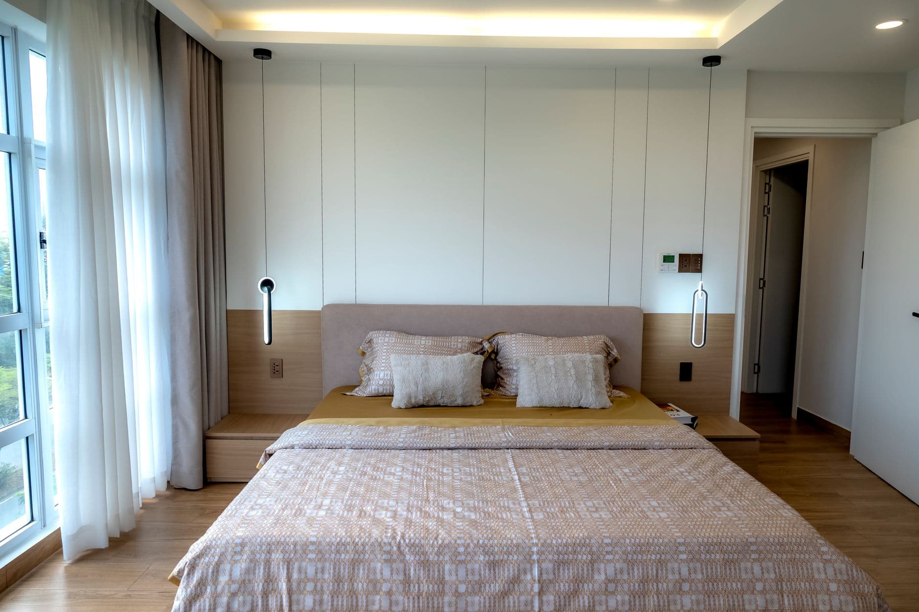 Six Bedrooms That Know When to Stop