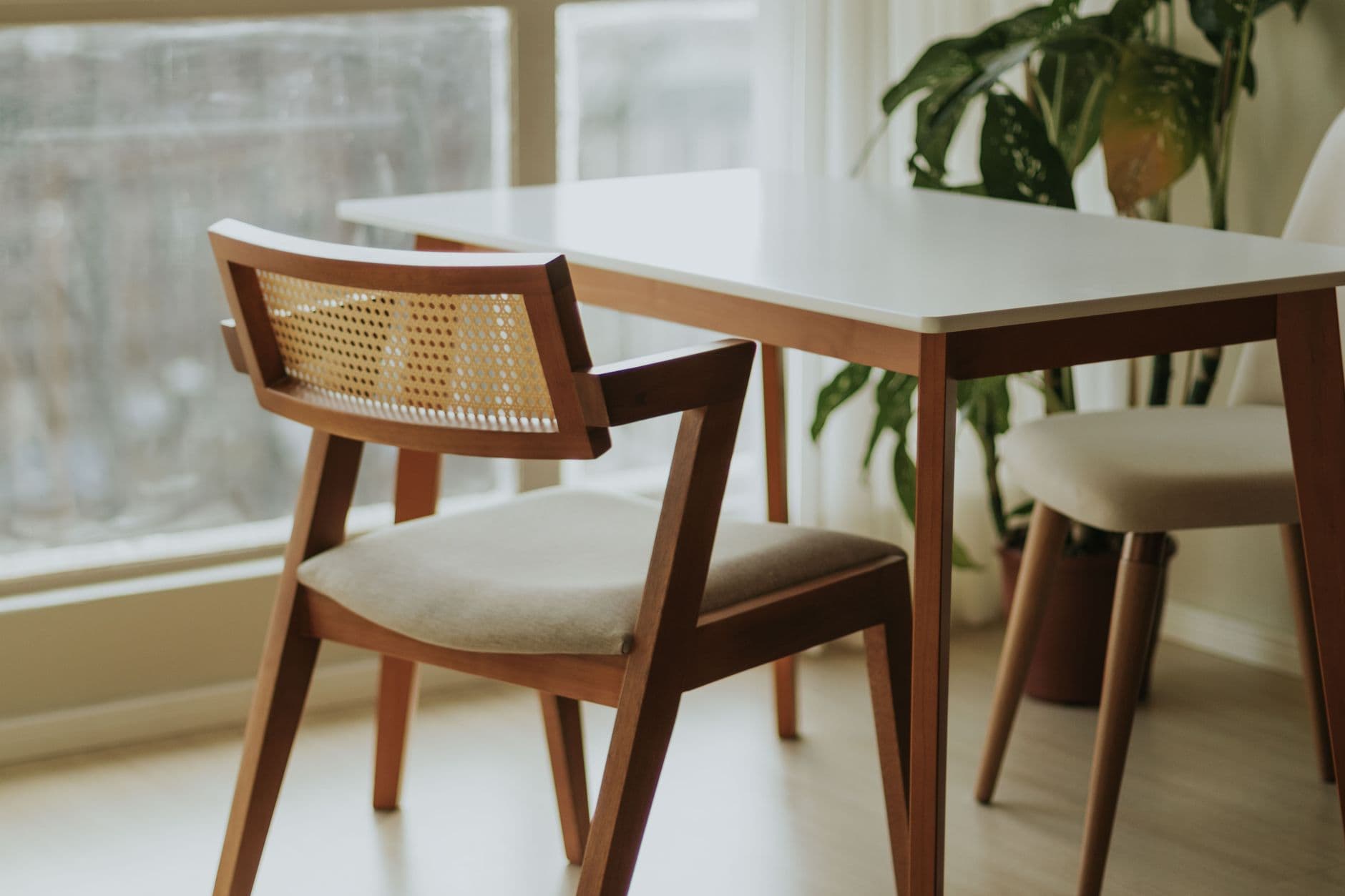 Why Oak Dining Tables Last Better Than Trend Furniture